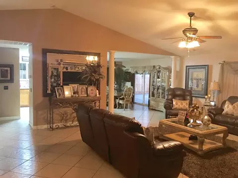 215 E Robin Ave, Visalia, CA 93291 photo 10