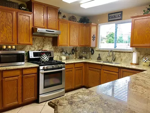 215 E Robin Ave, Visalia, CA 93291 photo 14
