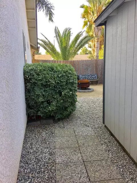 215 E Robin Ave, Visalia, CA 93291 photo 32