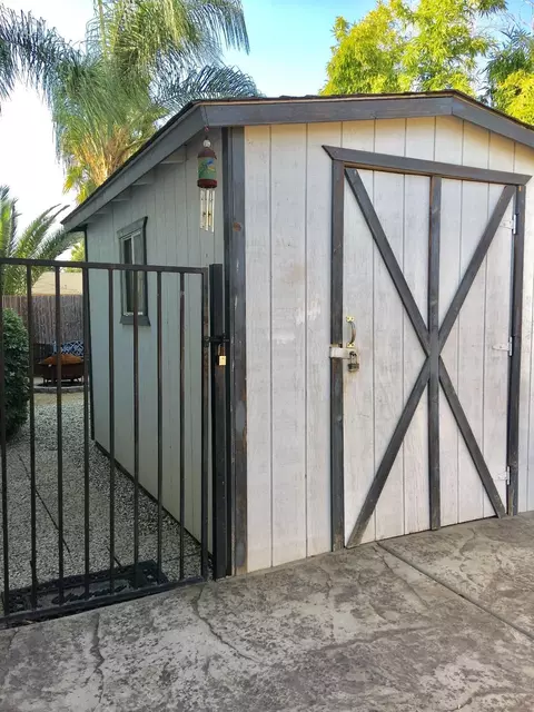 215 E Robin Ave, Visalia, CA 93291 photo 31