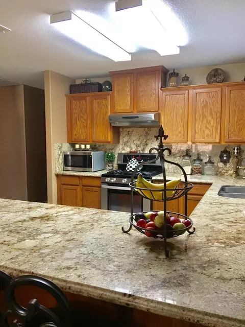 215 E Robin Ave, Visalia, CA 93291 photo 16
