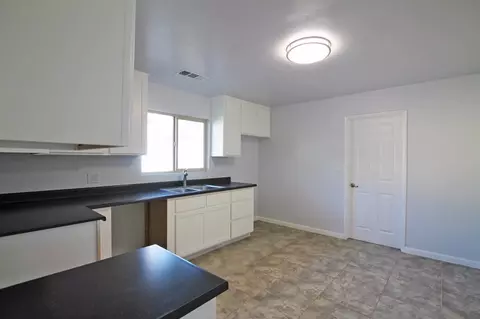 415 E Race Ave, Visalia, CA 93291 photo 20