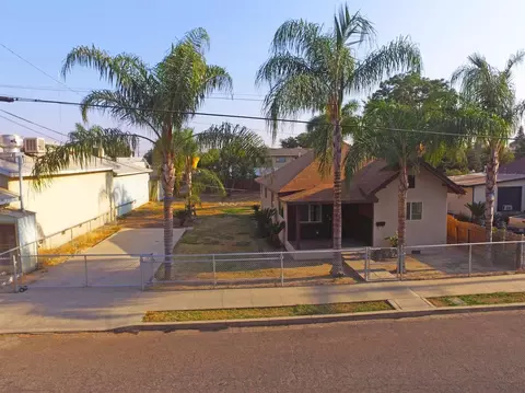 415 E Race Ave, Visalia, CA 93291 photo 2