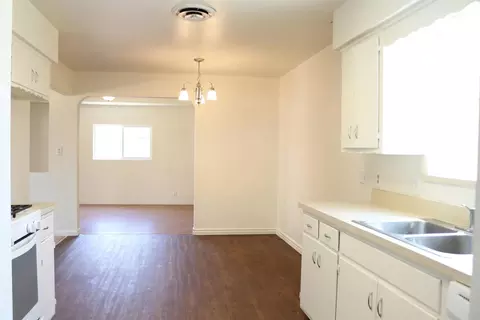 3110 E Laurel Ave, Visalia, CA 93292 photo 4