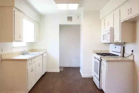 3110 E Laurel Ave, Visalia, CA 93292 photo 3
