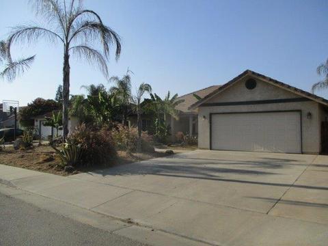 1426 E Vine Ct, Visalia, CA 93292 photo 2