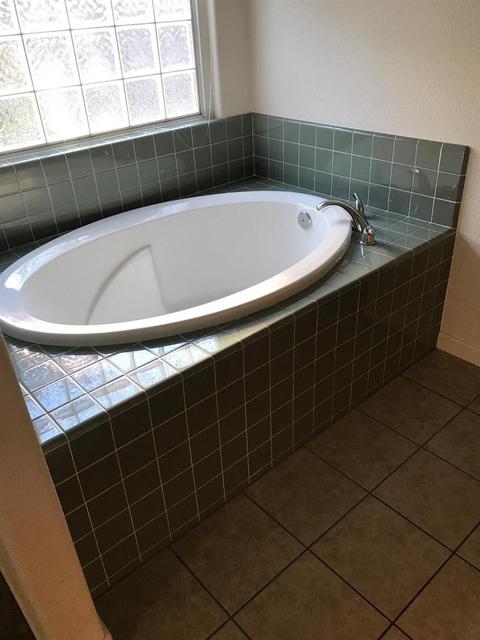 1984 E Bridger Ave, Tulare, CA 93274 photo 10