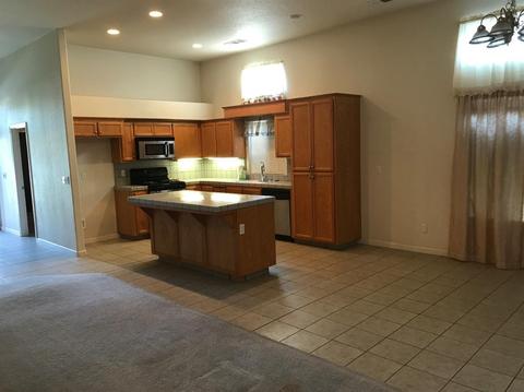 1984 E Bridger Ave, Tulare, CA 93274 photo 5