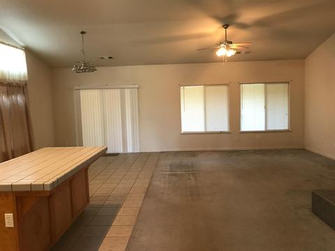 1984 E Bridger Ave, Tulare, CA 93274 photo 3