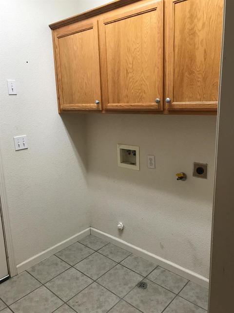 1984 E Bridger Ave, Tulare, CA 93274 photo 13