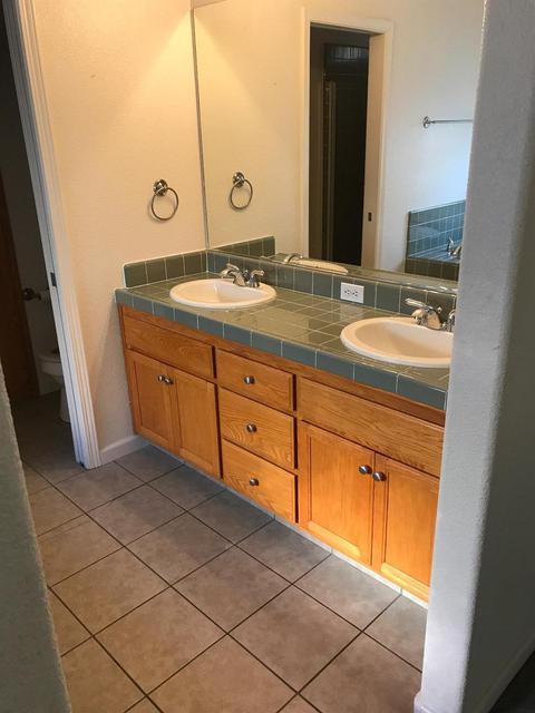 1984 E Bridger Ave, Tulare, CA 93274 photo 11