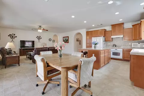183 Hampton St, Tulare, CA 93274 photo 9