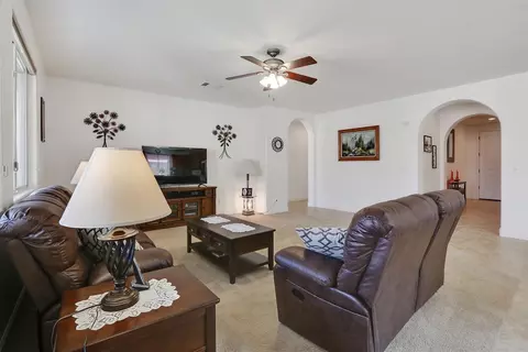 183 Hampton St, Tulare, CA 93274 photo 6