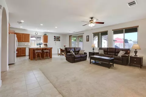 183 Hampton St, Tulare, CA 93274 photo 4