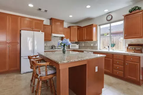 183 Hampton St, Tulare, CA 93274 photo 8
