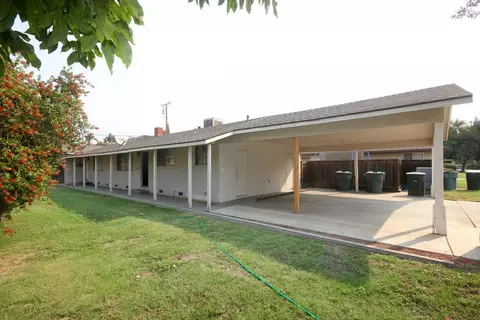 514 W Iris Ave, Visalia, CA 93277 photo 2