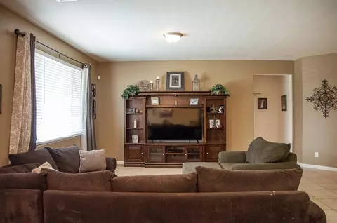 1136 Veronica Ave, Dinuba, CA 93618 photo 9