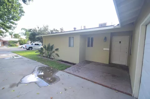 825 E Kaweah Ave, Visalia, CA 93292 photo 3