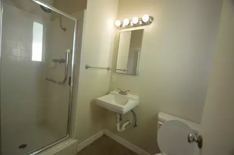 825 E Kaweah Ave, Visalia, CA 93292 photo 18