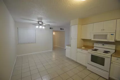 825 E Kaweah Ave, Visalia, CA 93292 photo 10