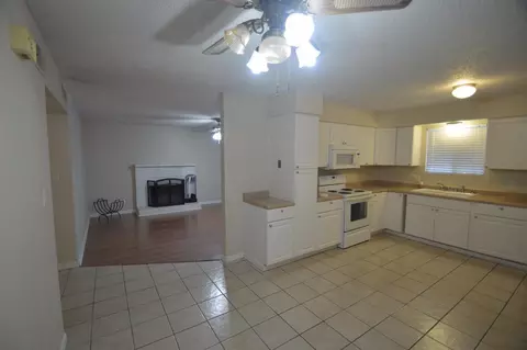 825 E Kaweah Ave, Visalia, CA 93292 photo 21