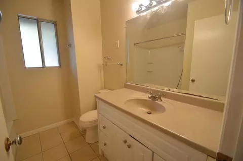 825 E Kaweah Ave, Visalia, CA 93292 photo 13