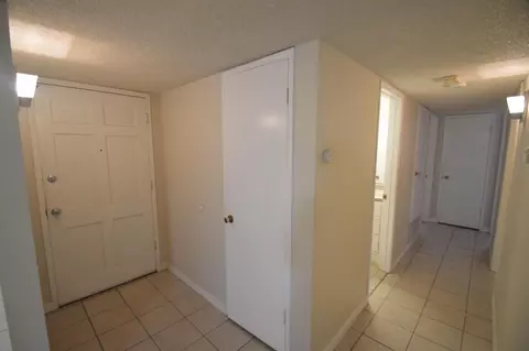 825 E Kaweah Ave, Visalia, CA 93292 photo 4
