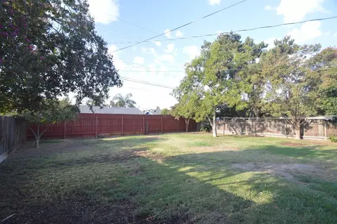 825 E Kaweah Ave, Visalia, CA 93292 photo 19