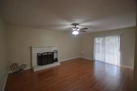 825 E Kaweah Ave, Visalia, CA 93292 photo 11