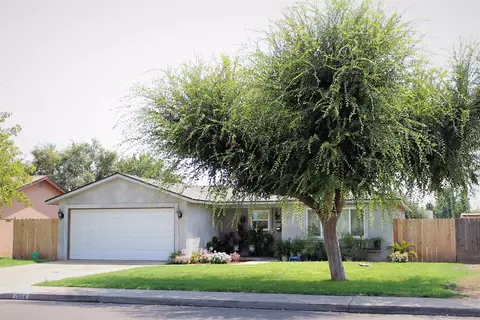 1984 E Park Way, Dinuba, CA 93618 photo 2