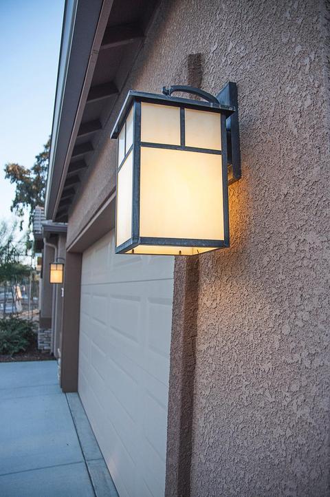 313 S Wind Ct, Visalia, CA 93292 photo 3