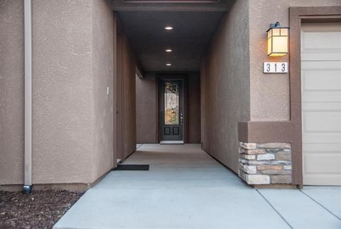 313 S Wind Ct, Visalia, CA 93292 photo 2