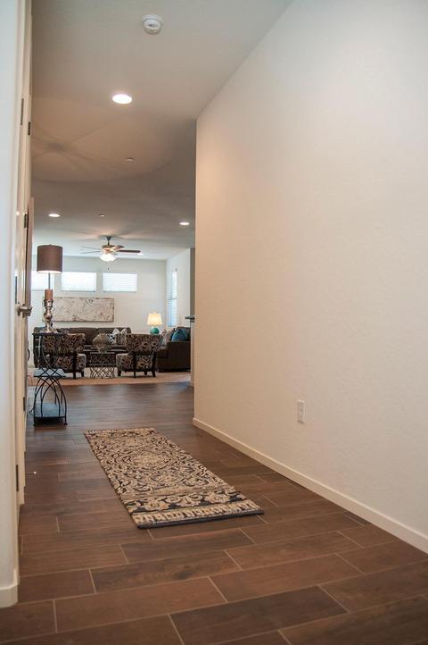 313 S Wind Ct, Visalia, CA 93292 photo 5