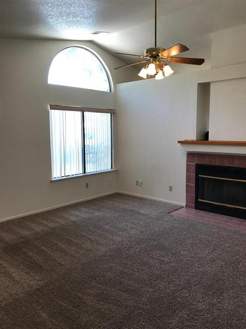 1745 E Vine Ct, Visalia, CA 93292 photo 5