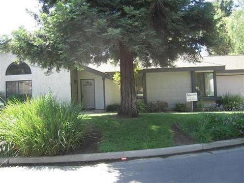 1745 E Vine Ct, Visalia, CA 93292 photo 3