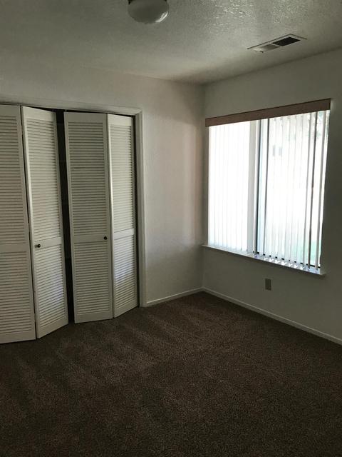 1745 E Vine Ct, Visalia, CA 93292 photo 6