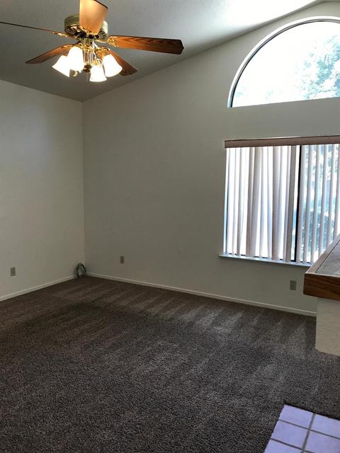 1745 E Vine Ct, Visalia, CA 93292 photo 4