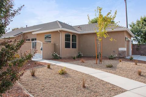 352 S Wind Ct, Visalia, CA 93292 photo 2