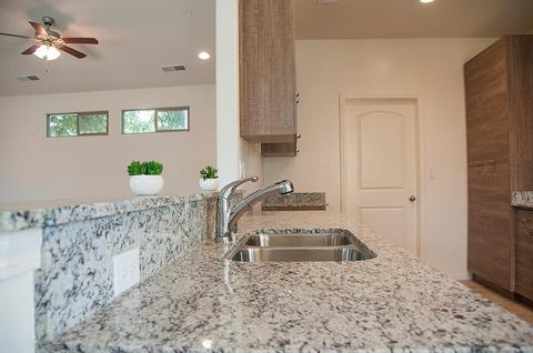 352 S Wind Ct, Visalia, CA 93292 photo 14