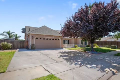 1107 Prosperity Dr, Lemoore, CA 93245 photo 2