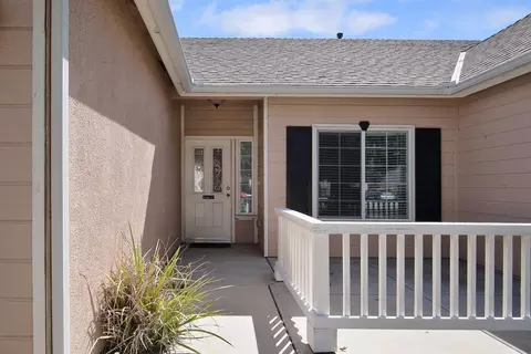 1107 Prosperity Dr, Lemoore, CA 93245 photo 5
