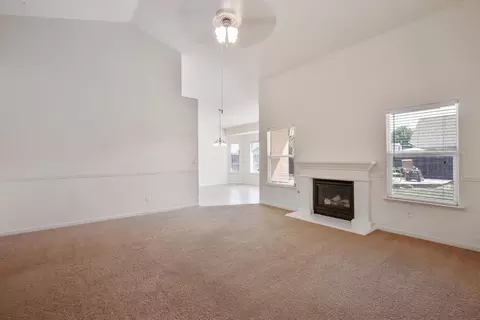 1107 Prosperity Dr, Lemoore, CA 93245 photo 9