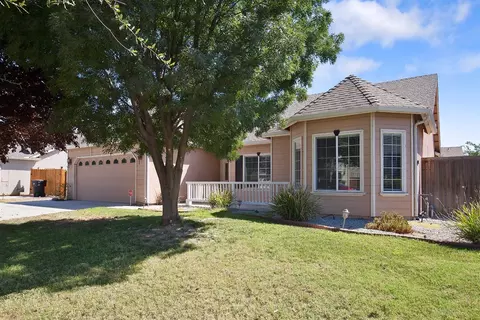1107 Prosperity Dr, Lemoore, CA 93245 photo 3