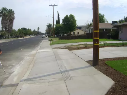 223 E 2nd St, Hanford, CA 93230 photo 5