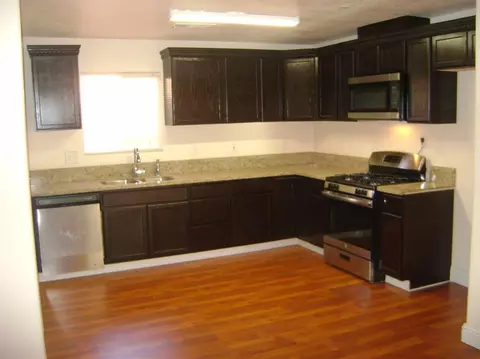 223 E 2nd St, Hanford, CA 93230 photo 7
