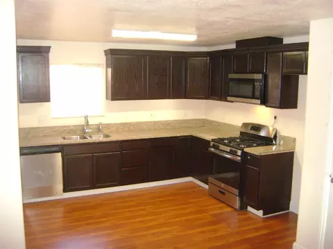 223 E 2nd St, Hanford, CA 93230 photo 8