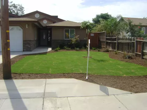 223 E 2nd St, Hanford, CA 93230 photo 2