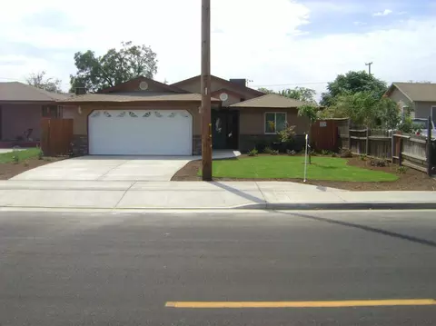 223 E 2nd St, Hanford, CA 93230 photo 1