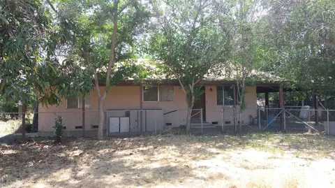 1168 N E St, Tulare, CA 93274 photo 2