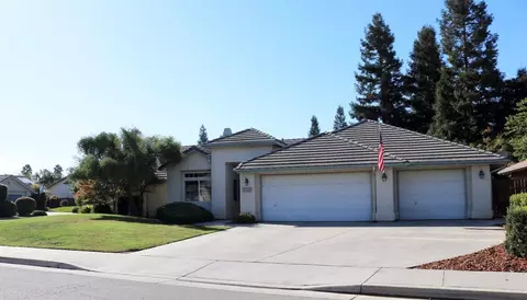 3941 E Iris Ct, Visalia, CA 93292 photo 2